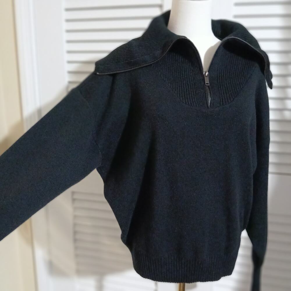 NWT Tahari Women's Medium Black Long-Sleeved Zip-Cowl-Neck Heavyweight Shirt